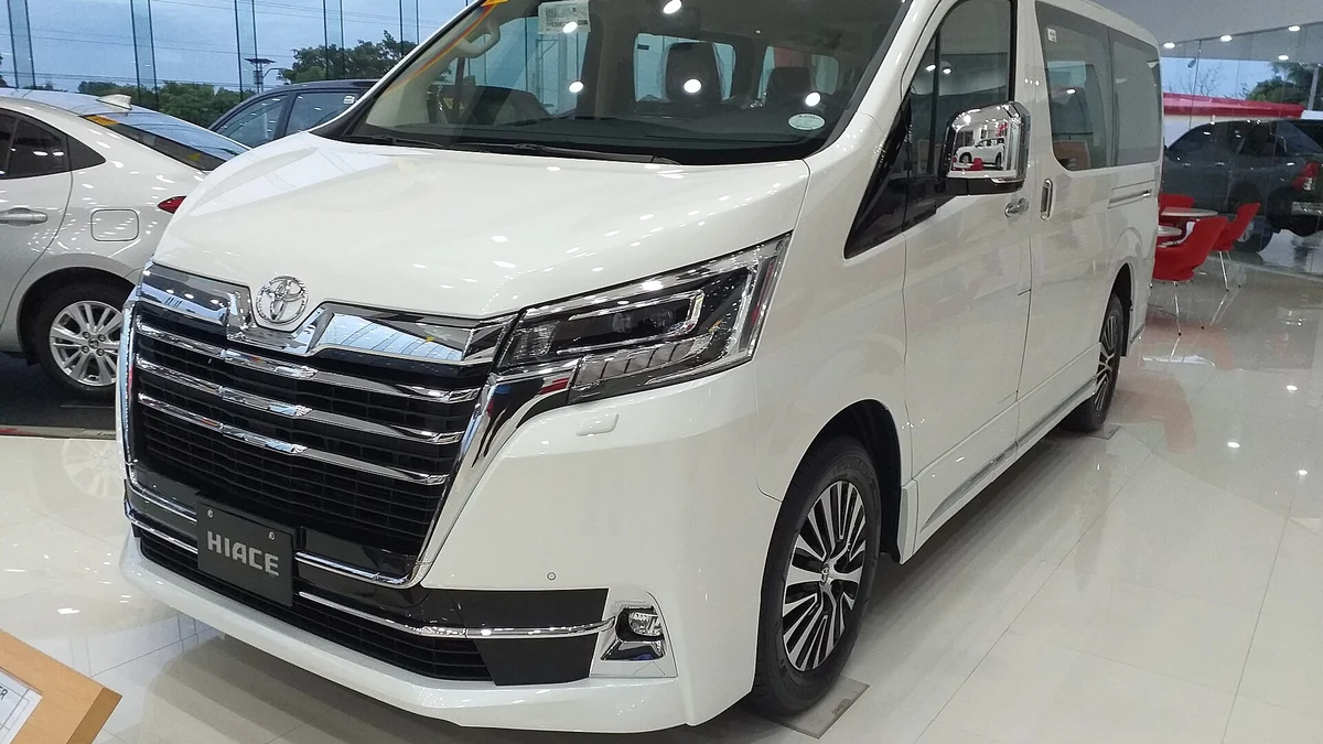 フィリピンの貸切ツアーで使われるToyota Hiace