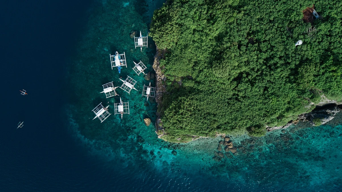 Moalboal沖の海岸景観
