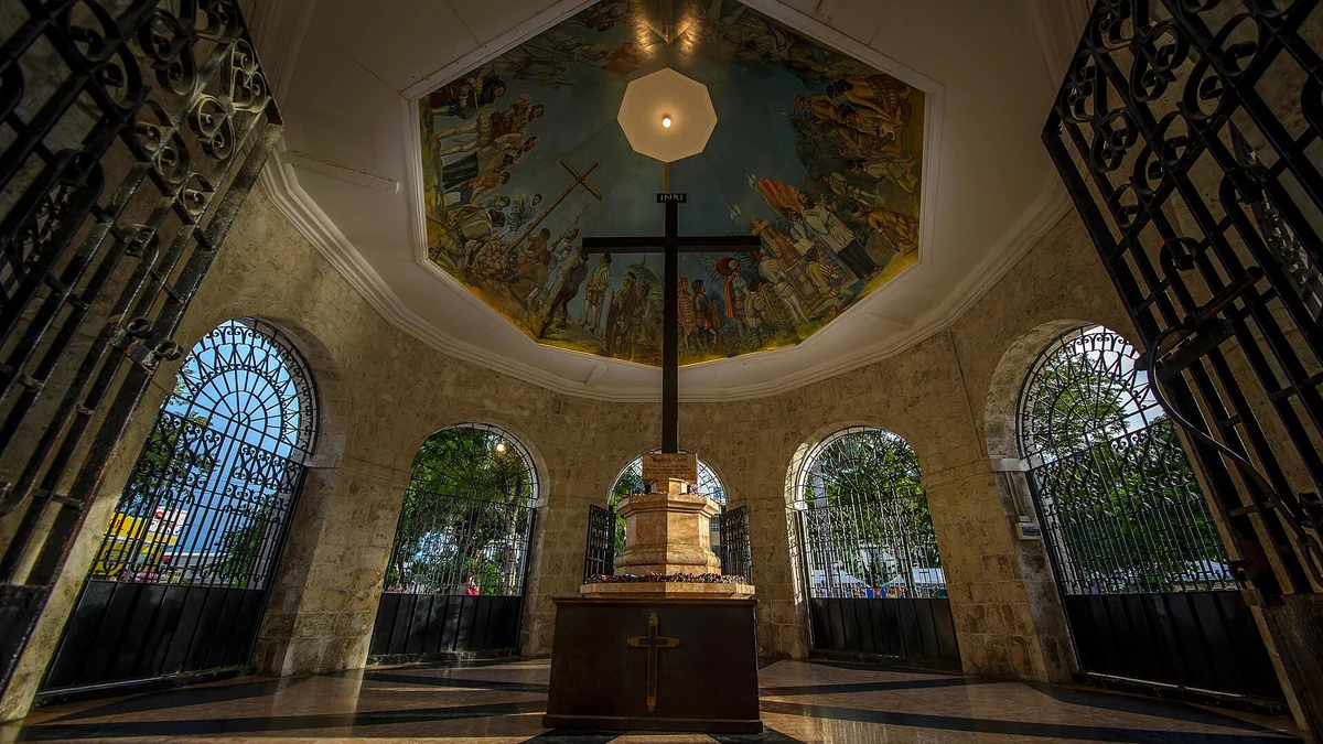 Magellan’s Crossの八角堂内部