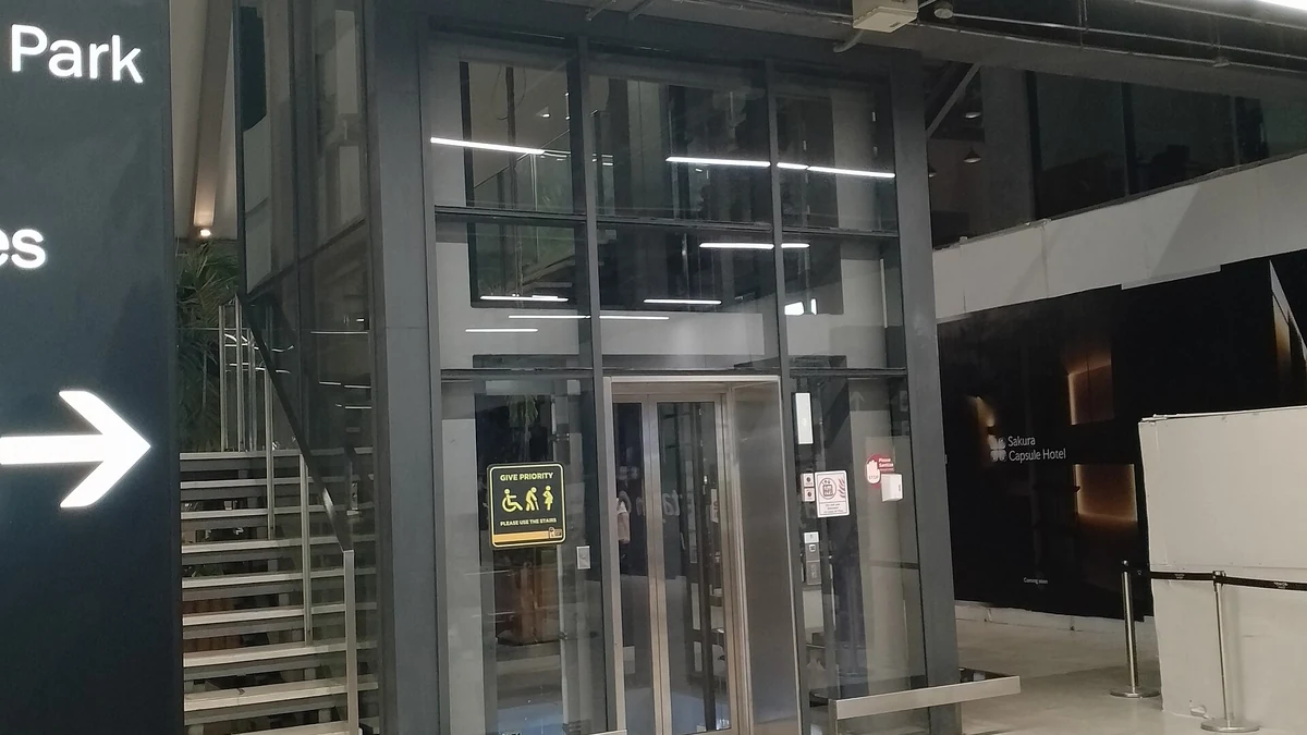 マクタン・セブ国際空港のエレベーター