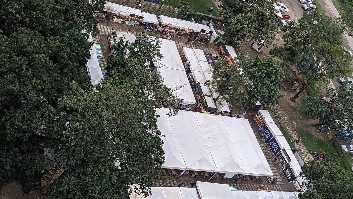 Sugbo Mercado Garden Blocの飲食風景