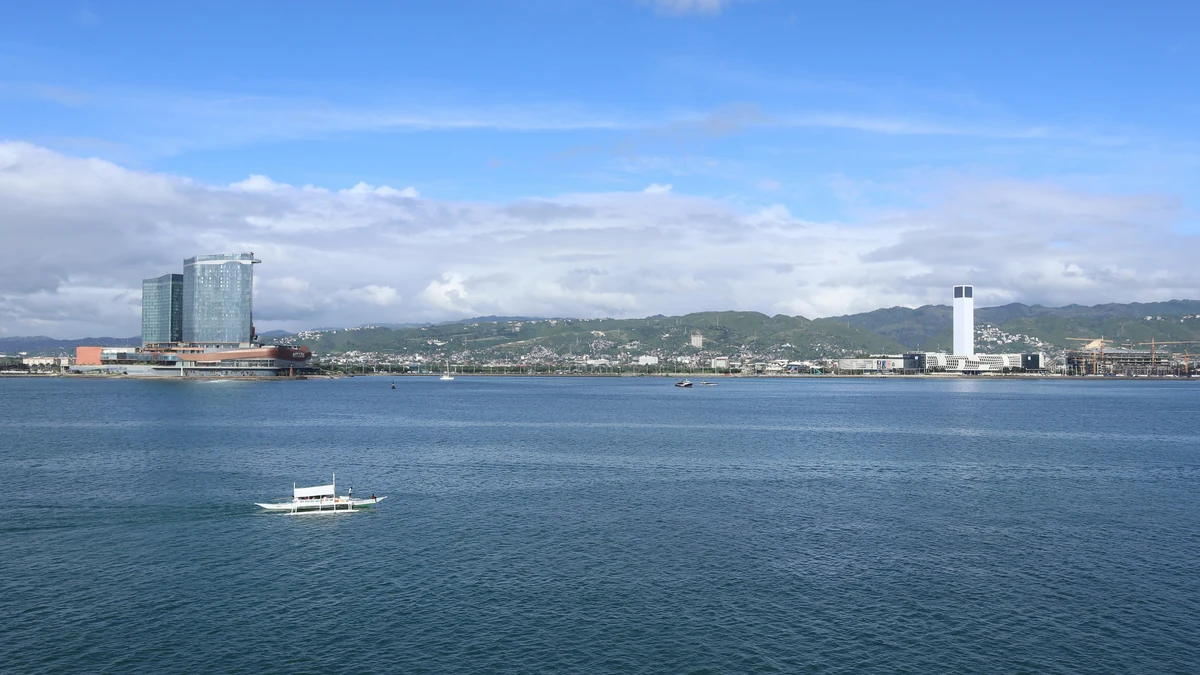 海峡側から見るNUSTARとSRP