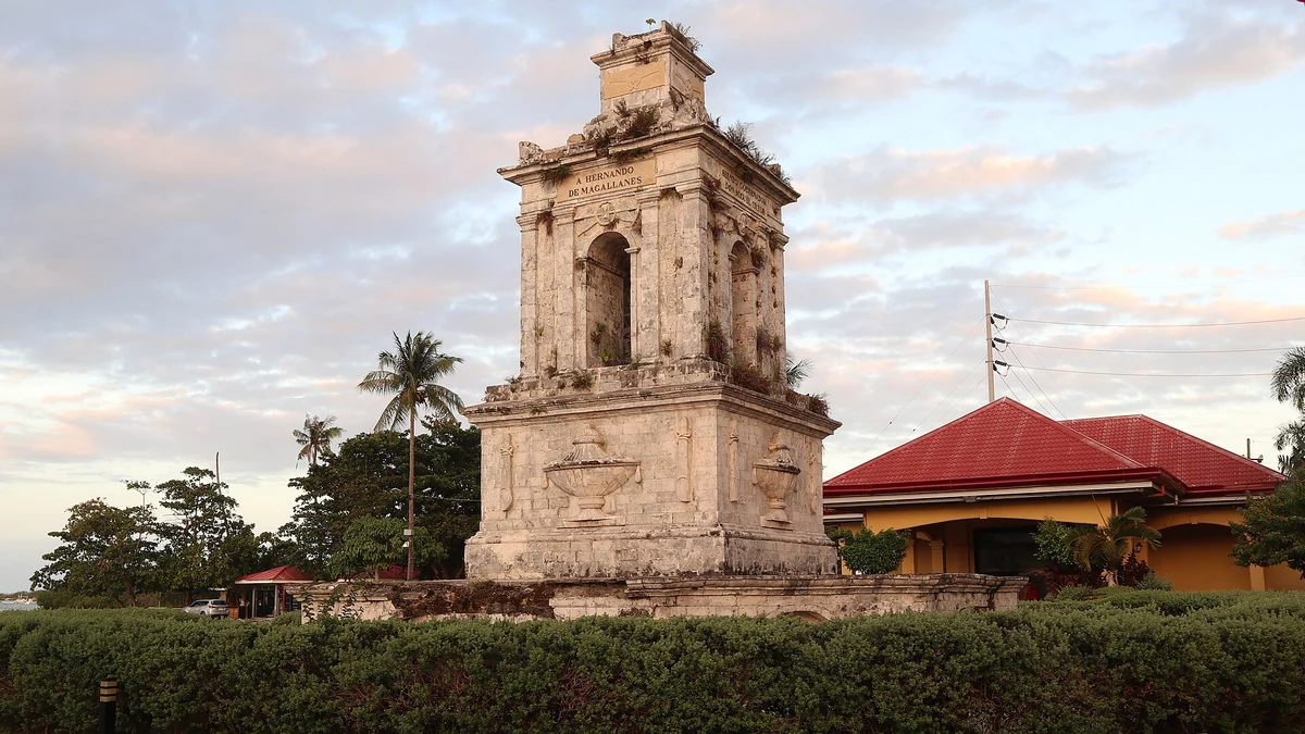 Mactan Shrine(Lapu-Lapu City)のMagellan記念碑