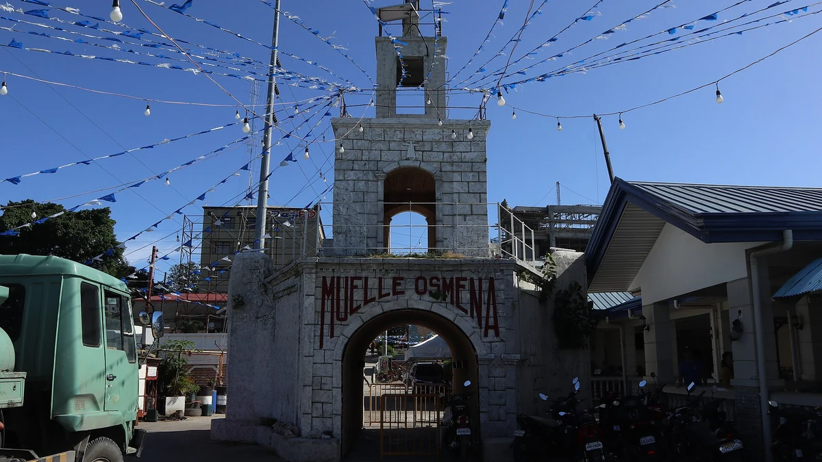 Muelle Osmeña(Lapu-Lapu City)の旧灯台アーチ