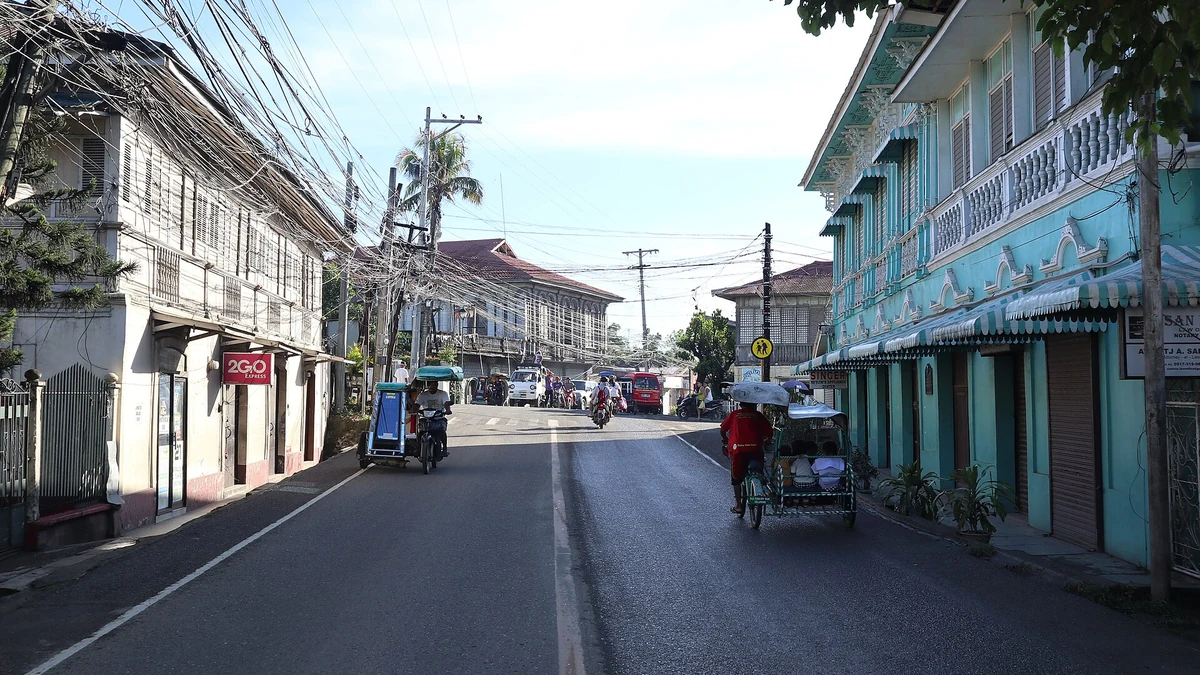 Carcar市街のCebu South Road(Santa Catalina付近)