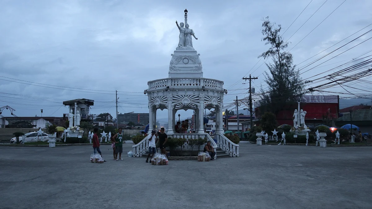 Carcar CityのRotonda(Cebu South Road)