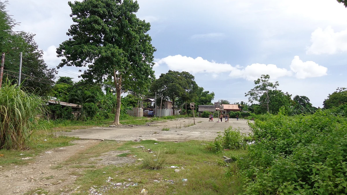 Mactan島(Lapu-Lapu City)のバスケットボールコート