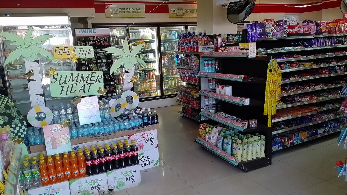 Mandaue City・CandumanのModern Convenience Store Interior