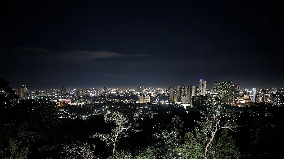 高台から見た夜のセブ市街