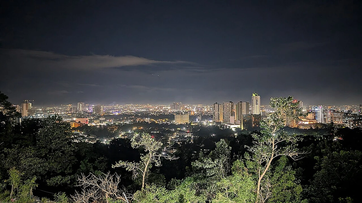 高台から見た深夜のセブ市街