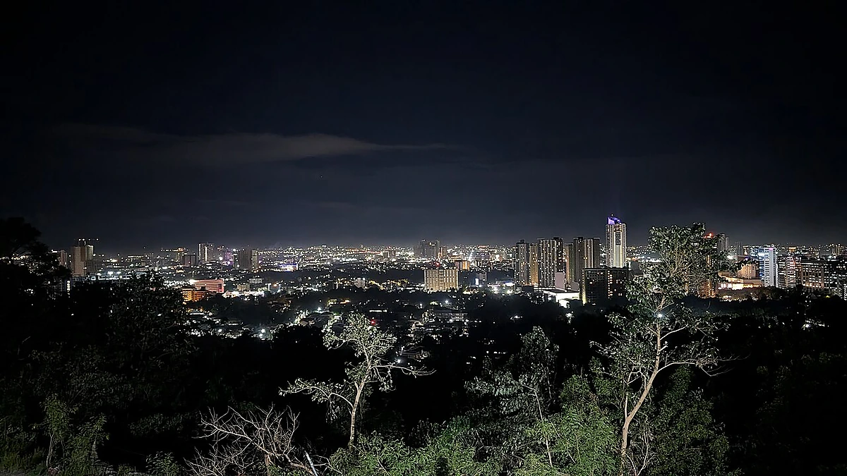 高台から見た夜の市街地