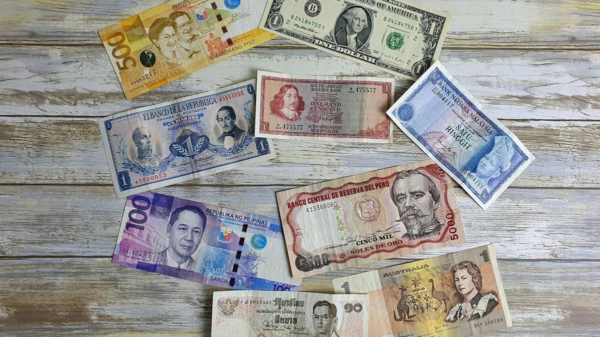 紙幣と硬貨を使った予算管理