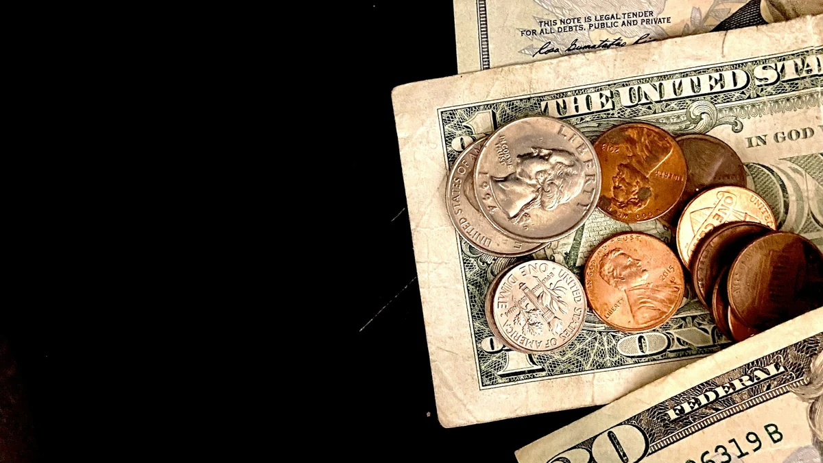 紙幣と硬貨を使った予算管理