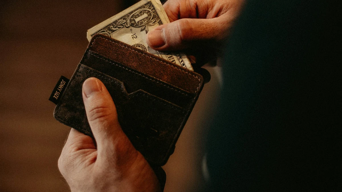 紙幣と硬貨を使った予算管理