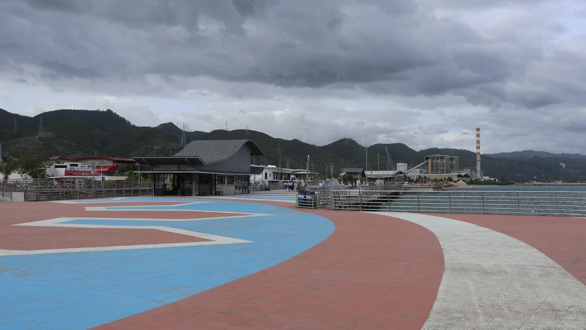 セブ州Nagaの海沿いの遊歩道