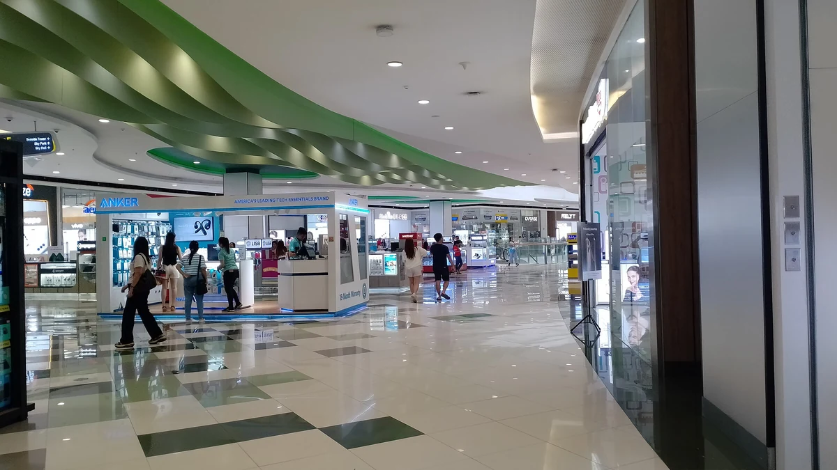 SM Seaside City Cebuの館内にある電器・ゲームエリア