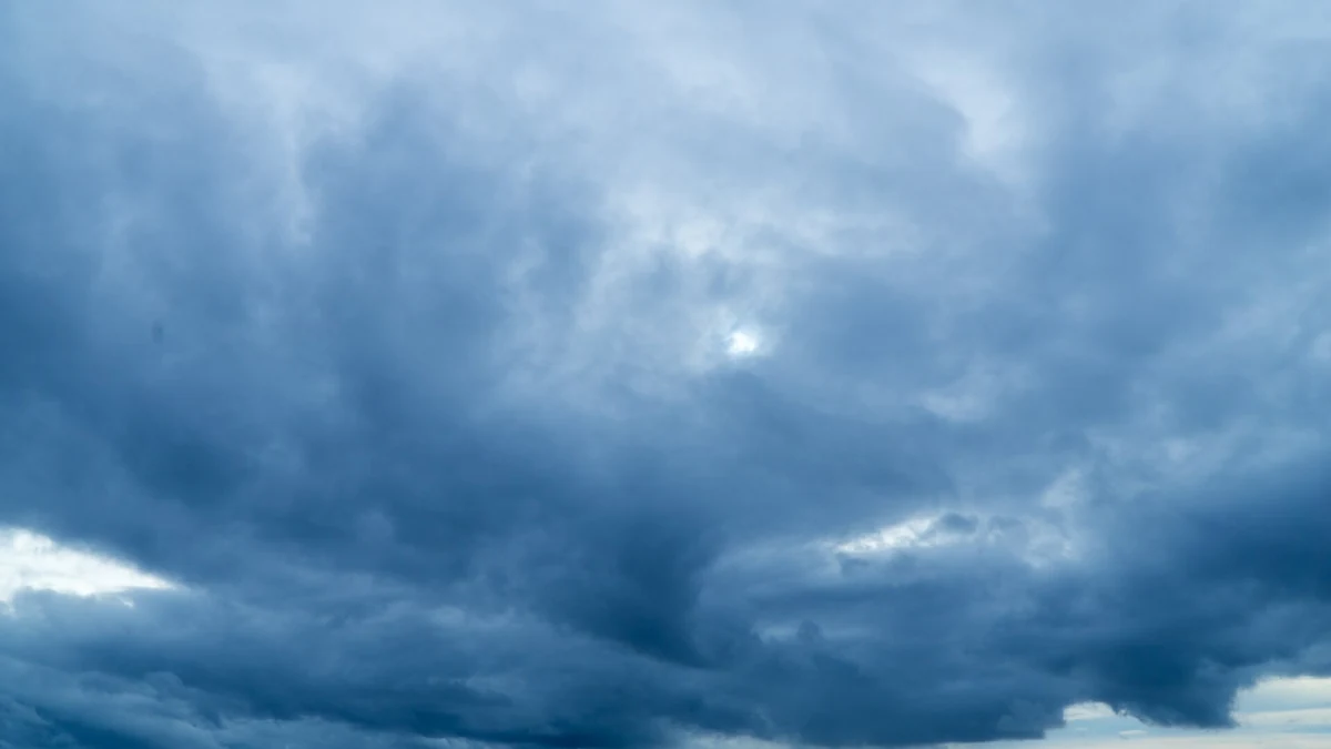 雲・風・音から変化を観察