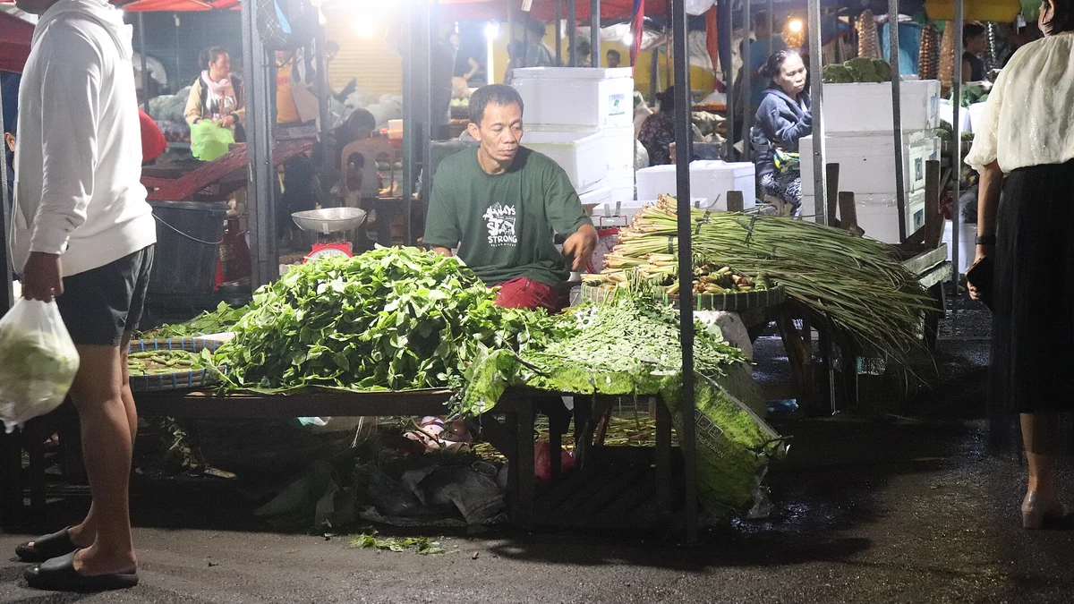 カルボン・ナイトマーケットの野菜売り場
