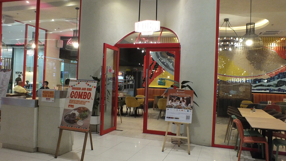 モール内のカフェの店頭