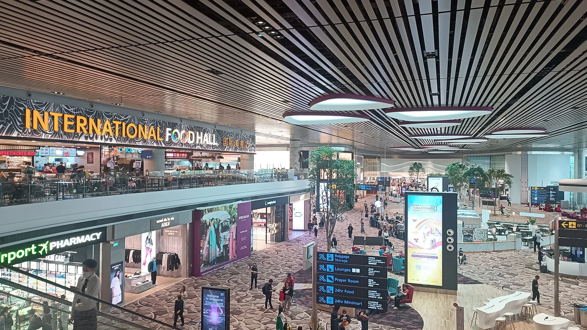 チャンギ空港第4ターミナルの館内と店舗