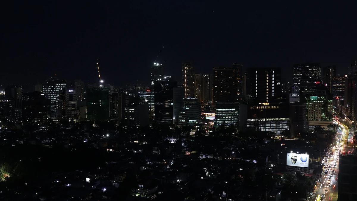 夜のセブ・ビジネスパークと市街に広がる灯り