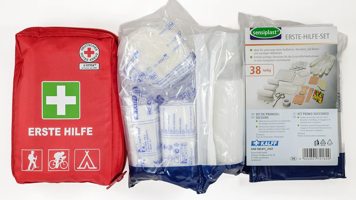 必要なのは大きなMedical Kitではなく、保険期間と条件、相談先、Hospital・Pharmacy、911、連絡先をすぐ使える形で準備することです。