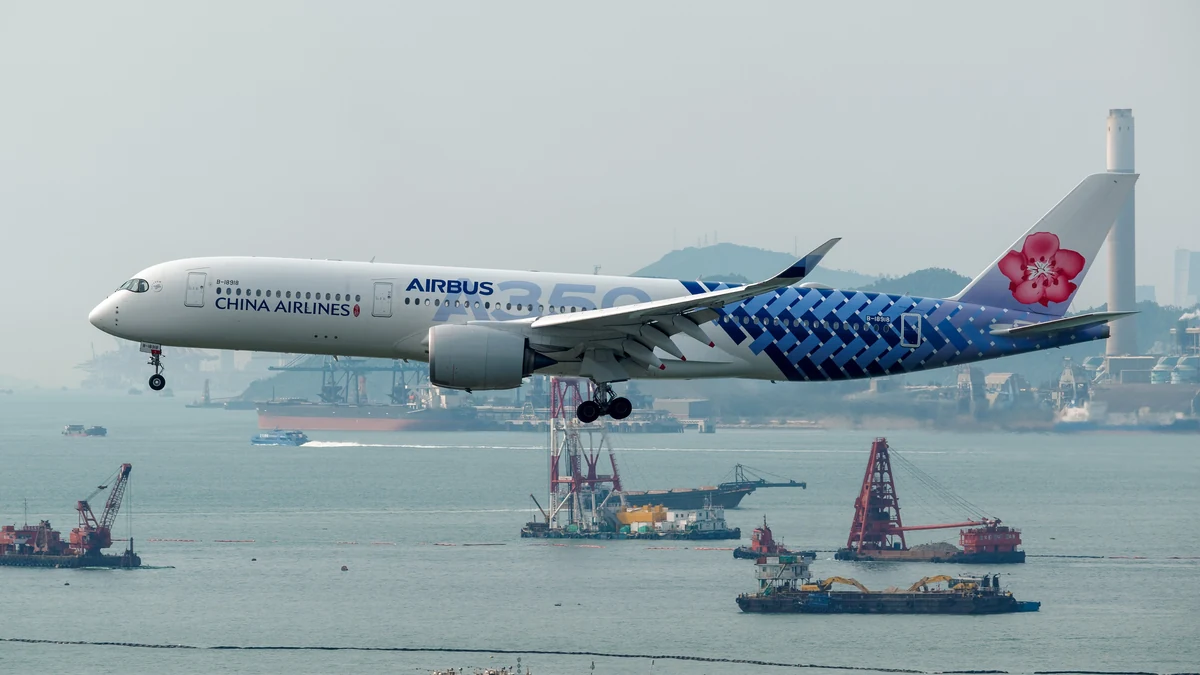 地上走行するチャイナエアラインの旅客機