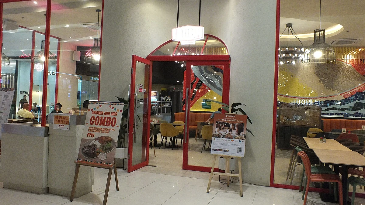 セブのカフェの店内と客席
