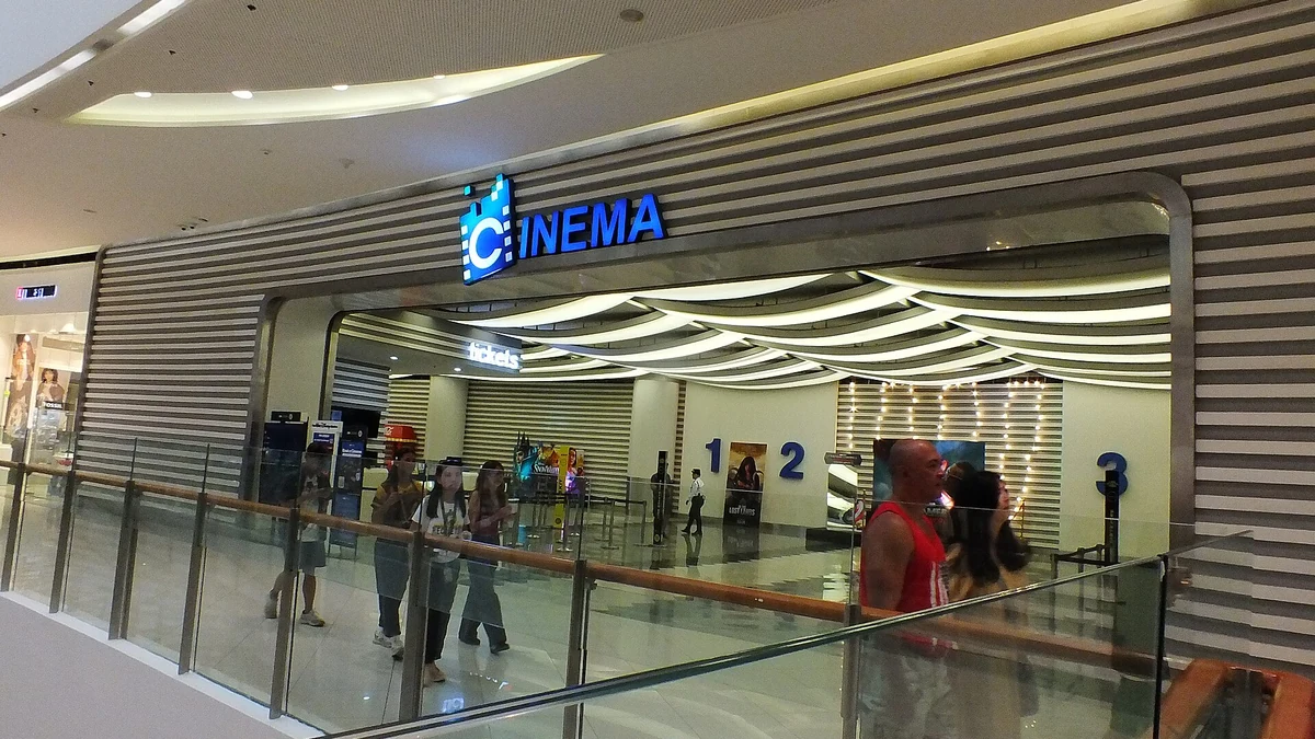 モール内の映画館の入口
