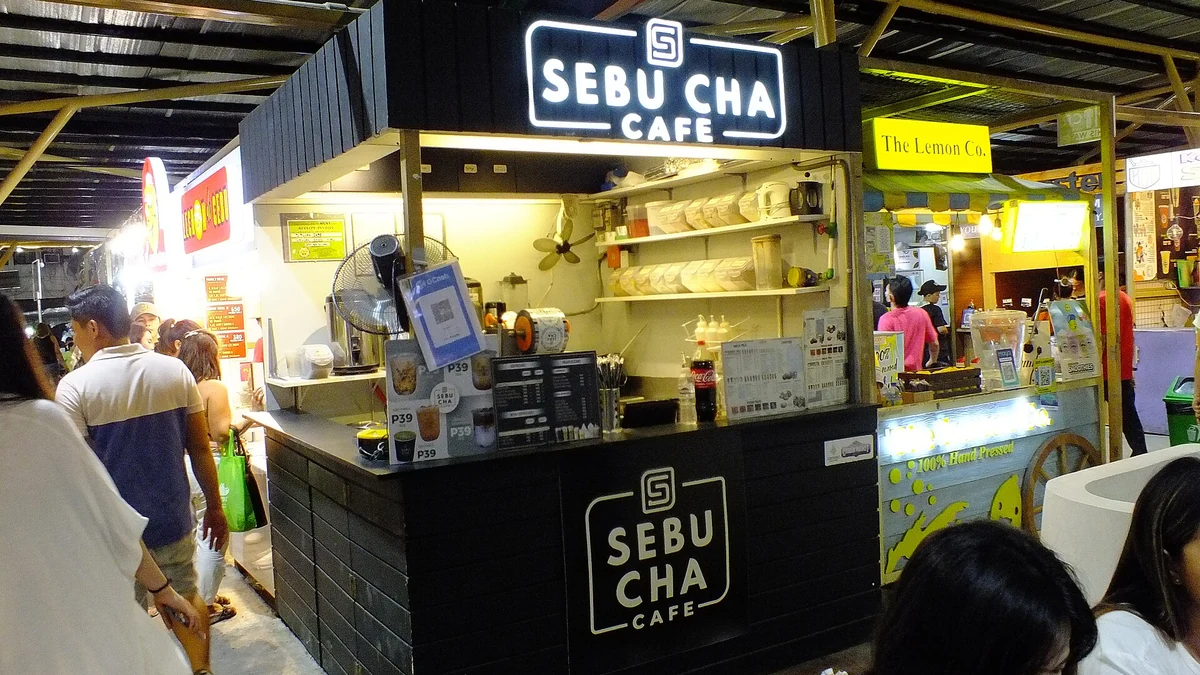 モール内のドリンクスタンドの店頭