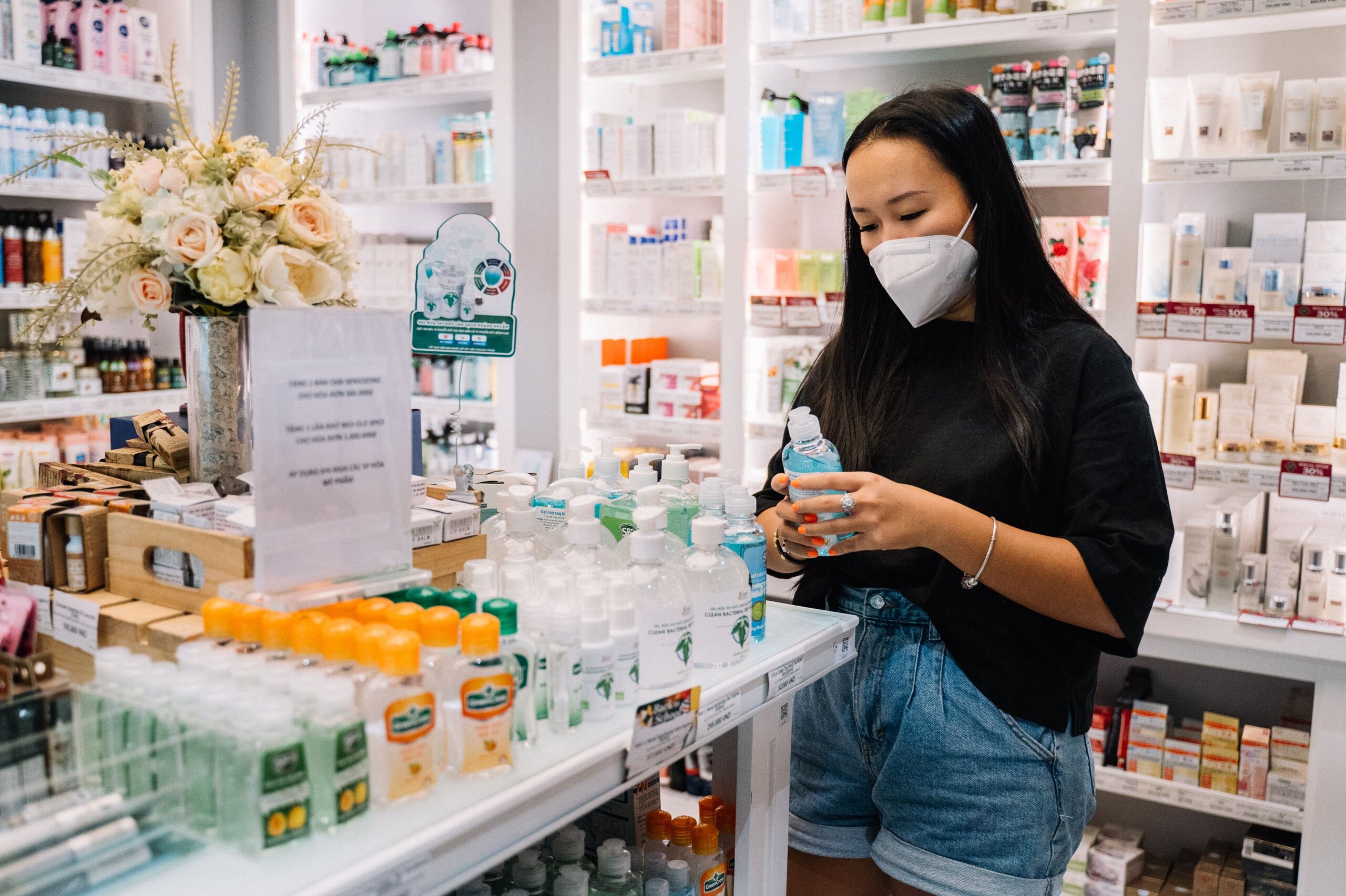 マクタン・セブ国際空港で旅行用品を探す|MINISO・薬局・コンビニ・電子機器店の使い分け