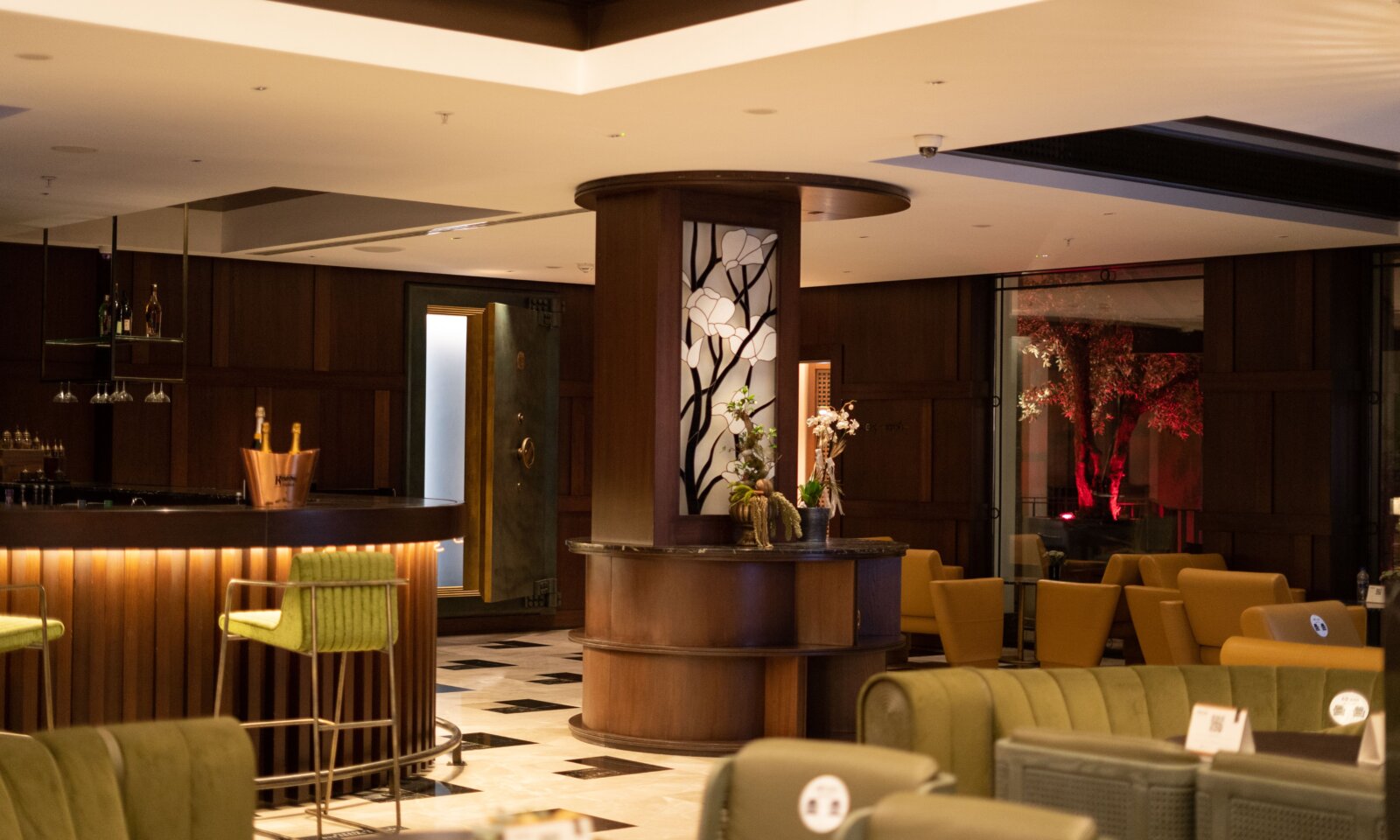 セブのLobby Bar Radisson Blu Cebu｜軽食・カクテル・座席とライブ演奏を確認する