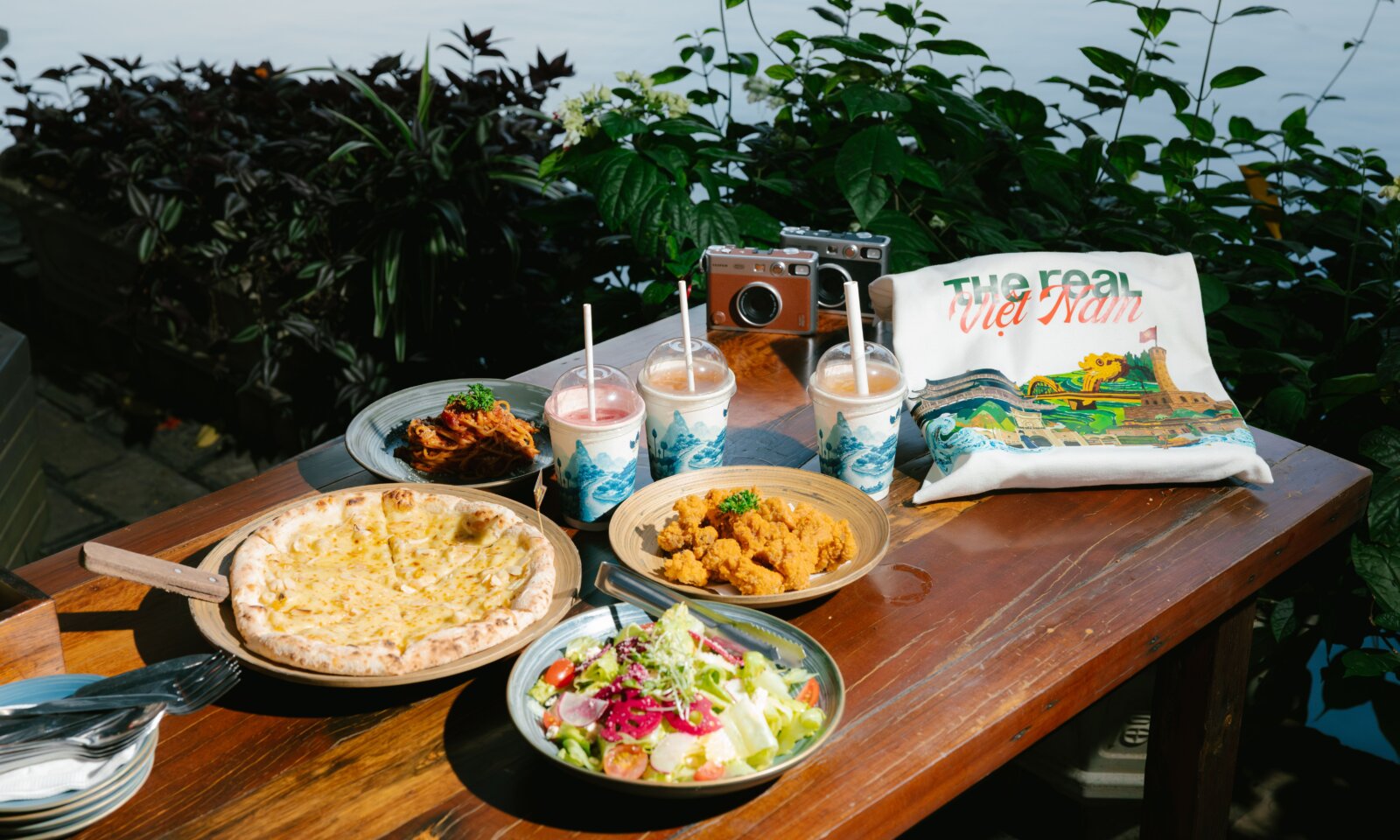 NOM Urban Kitchen NUSTAR｜ピザ・洋食・アジア料理を選ぶ