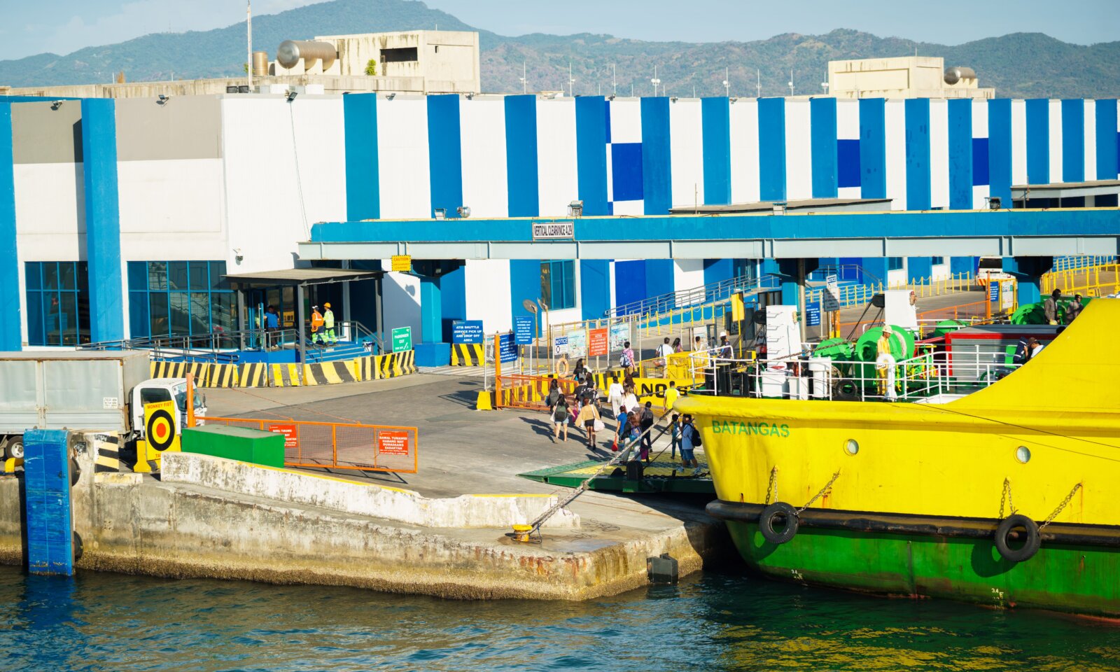 セブのYello X Cebu Office｜YX TLC Buildingの物流サービスと問い合わせ窓口