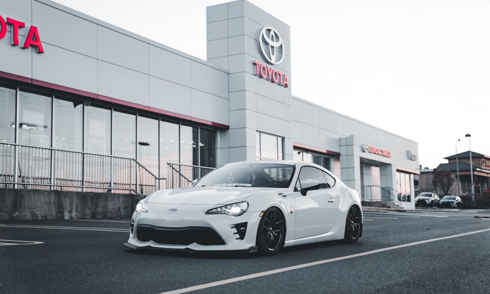 セブのToyota Mabolo Lifestyle Center SM City Cebu｜車両展示・購入相談のモール窓口を確認する