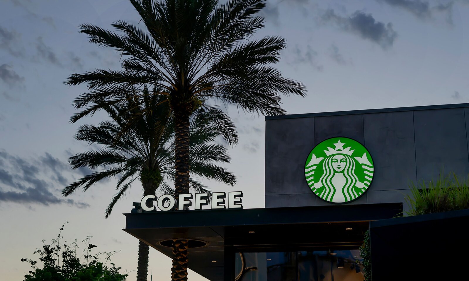 セブのStarbucks SM City Cebu｜Fiesta Strip店とNorthwing店の場所・移転・デザインを確認する