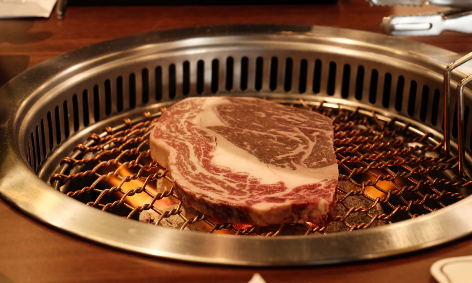 Yeonwha NUSTARで熟成肉と韓国料理を選ぶ｜注文単位と予算を確認する