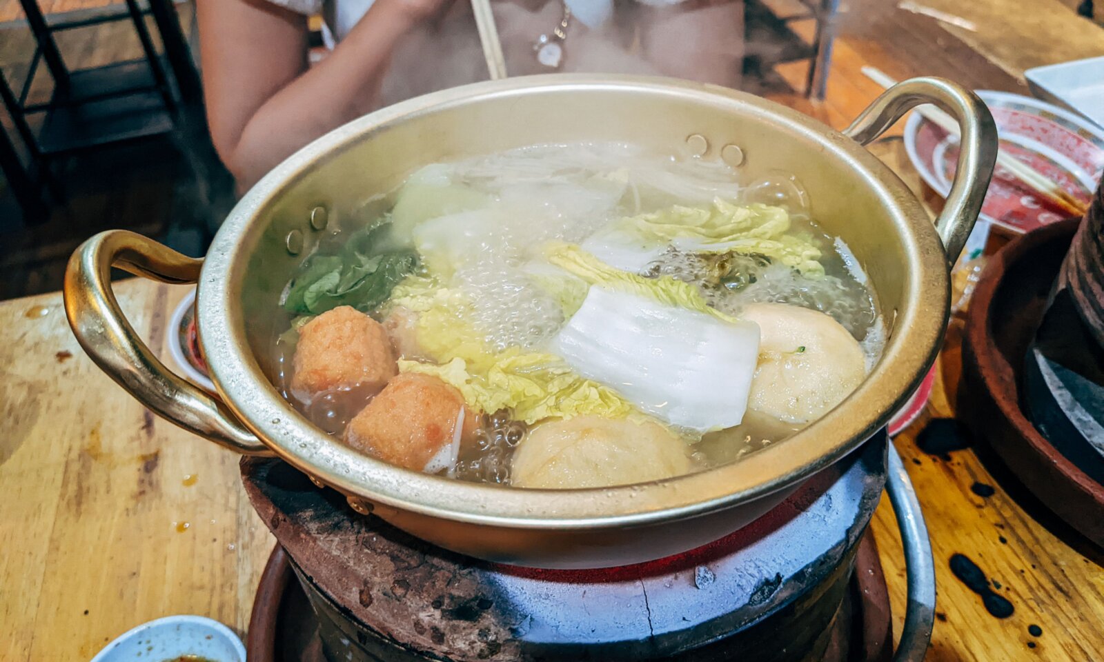 Good Luck Hot Pot NUSTARで火鍋を選ぶ｜スープ・具材・人数別セットの料金を確認する