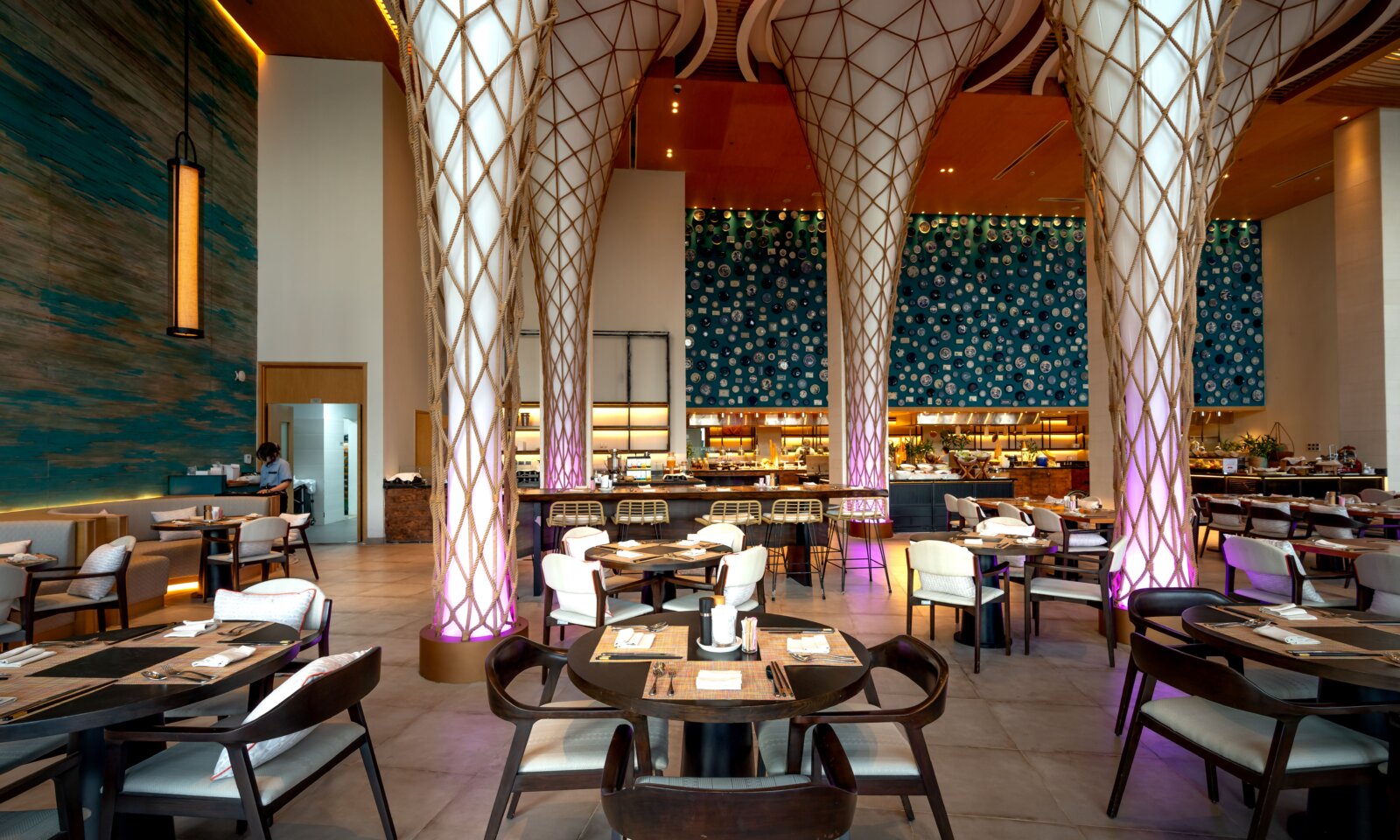 セブのSheraton Cebu Mactanの飲食店 5 Cien・Buhi Cave Bar・リゾートダイニング