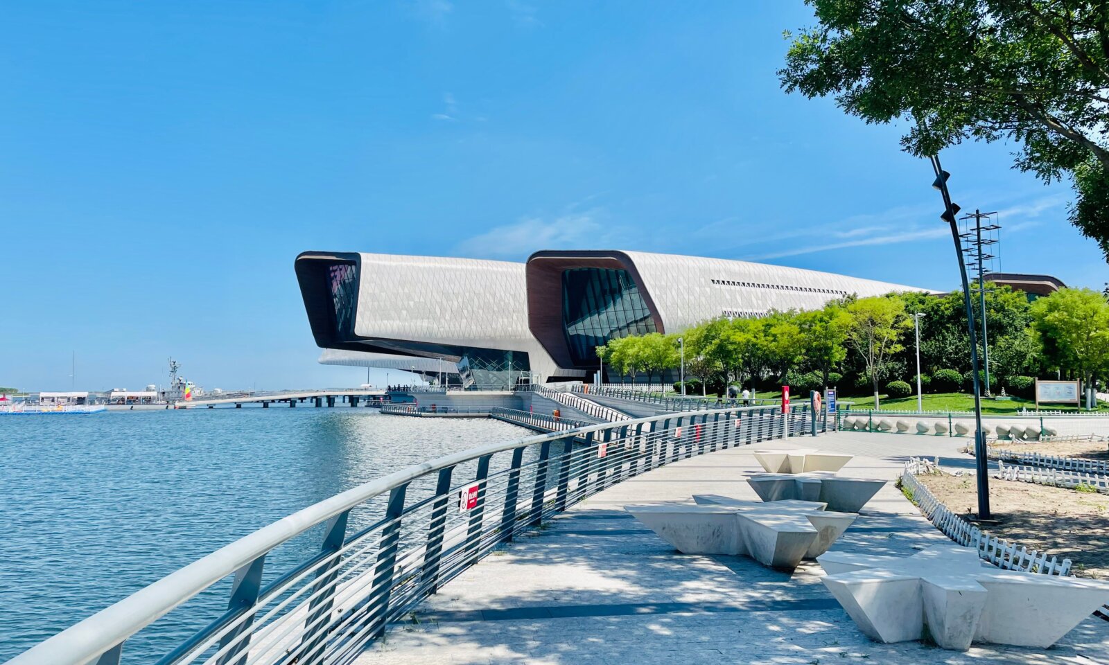 Mandani Bay Green Promenadeへ行く｜緑地の場所とBay Marketsの開催案内を確認する