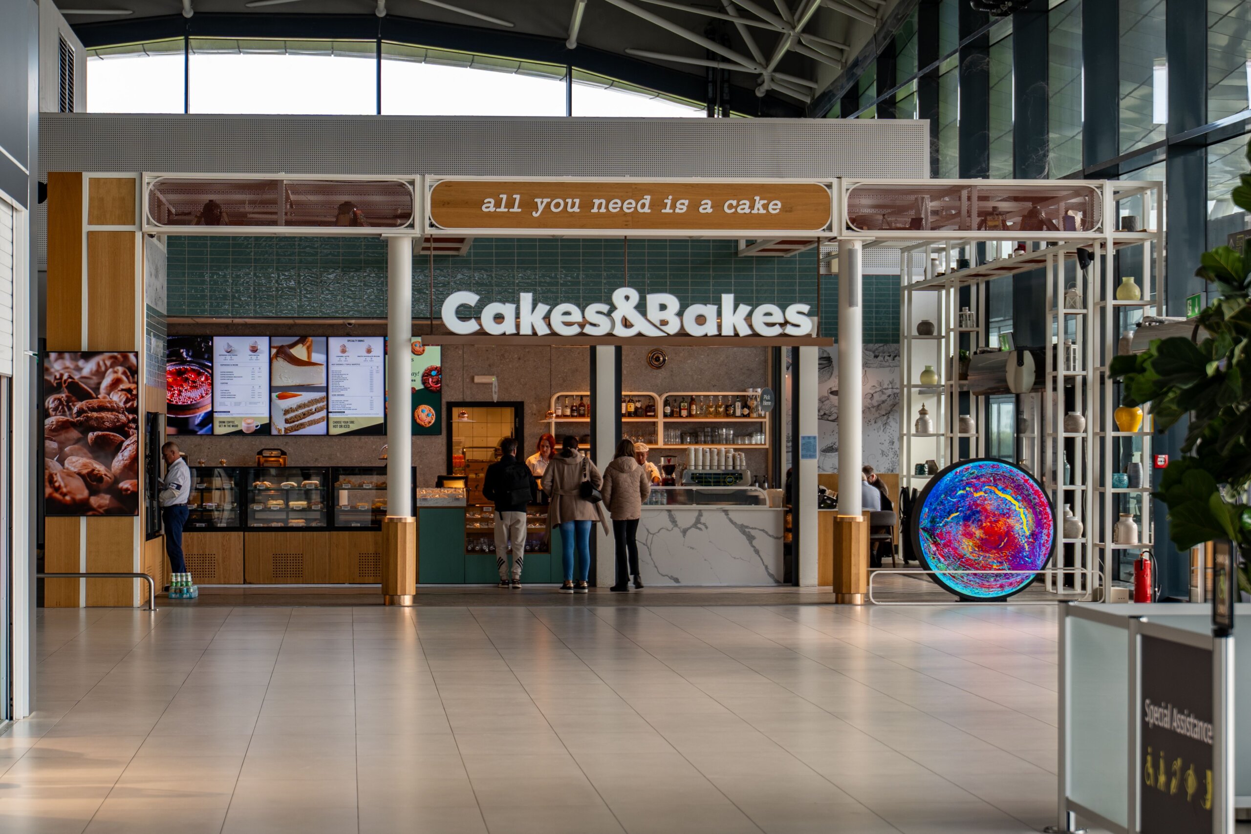 マクタン・セブ国際空港T1 Food Avenue｜5ブランドの売場と食事・軽食の選び方