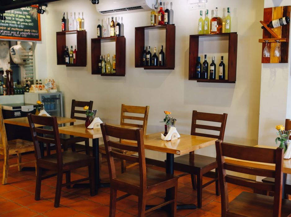 セブのCrossroads Cebu Kasambaganの飲食・仕事・文化・サービスを紹介する