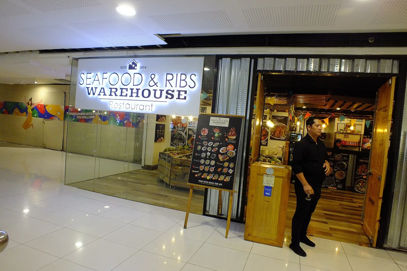 SM City Cebu内的Seafood & Ribs Warehouse餐厅外观。