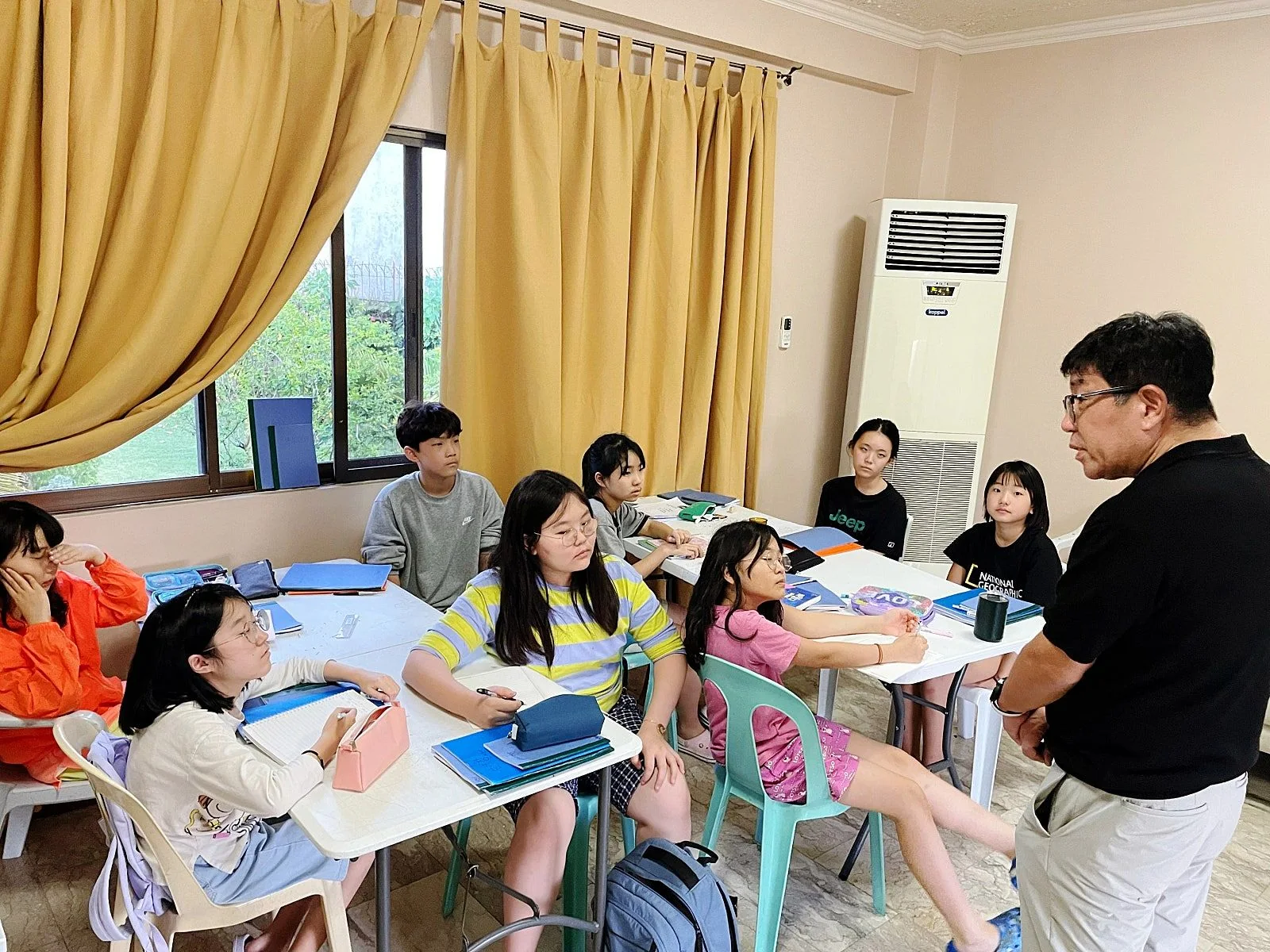 宿务英语初学者选校指南:基础课、一对一与教材怎么比