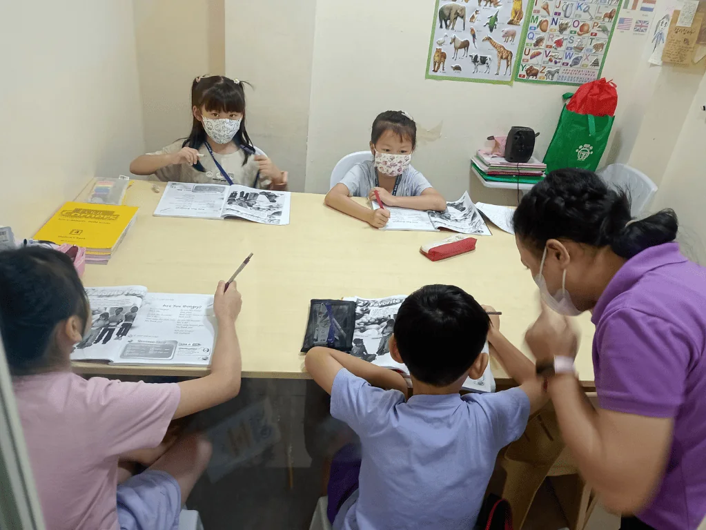 宿务青少年留学学习管理比较:测试、自习与活动平衡