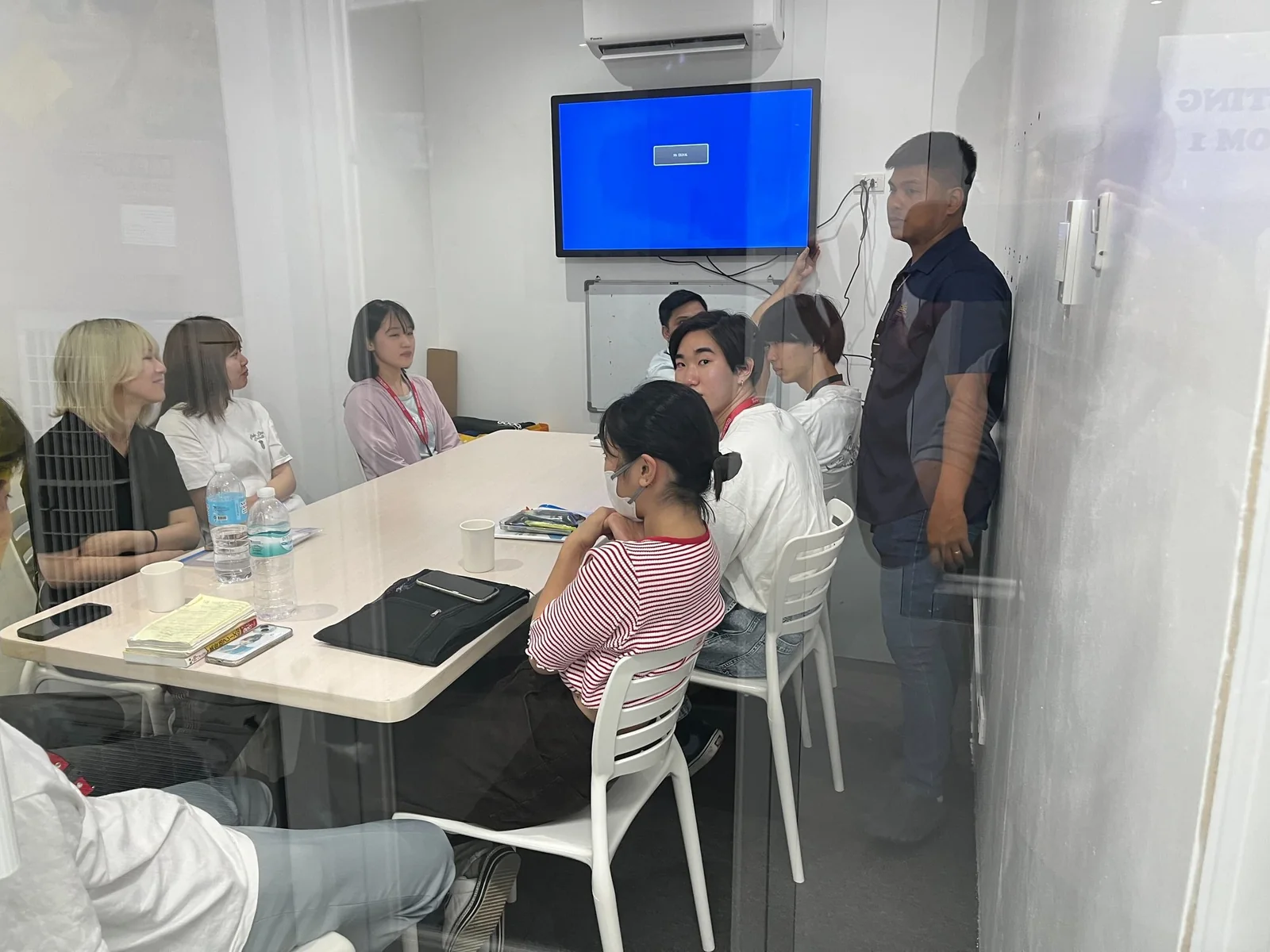宿务菲律宾语言学习场景：继续核对：周一开始授课时间与周末与节假日处理
