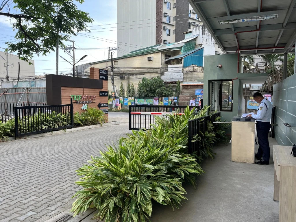 Treewoods Residences入口、警卫和车辆通道