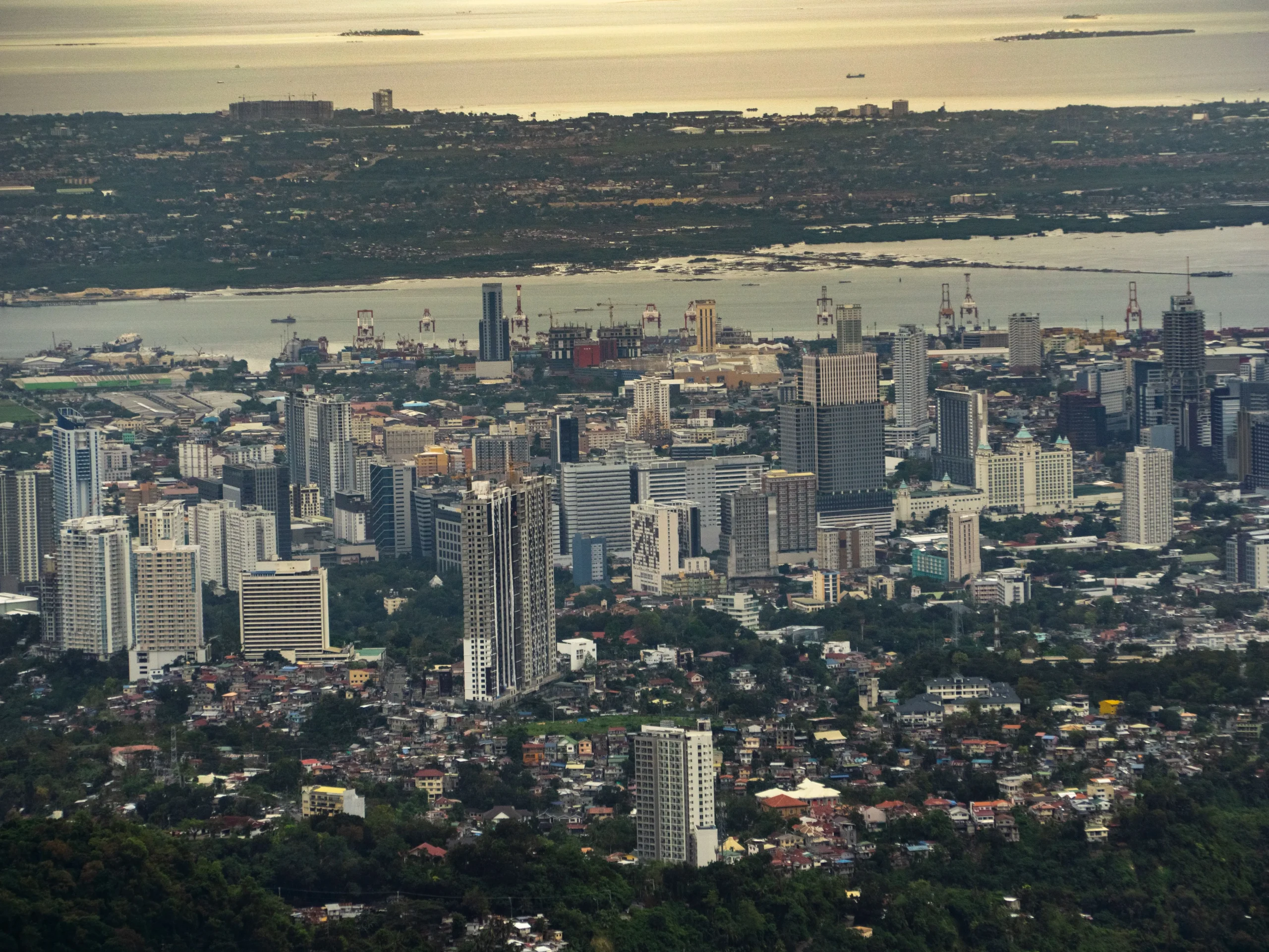 宿务信息技术园和宿务麦克坦新城与国际学生的前 5 天有何不同?|Cebu City High-Rise Buildings