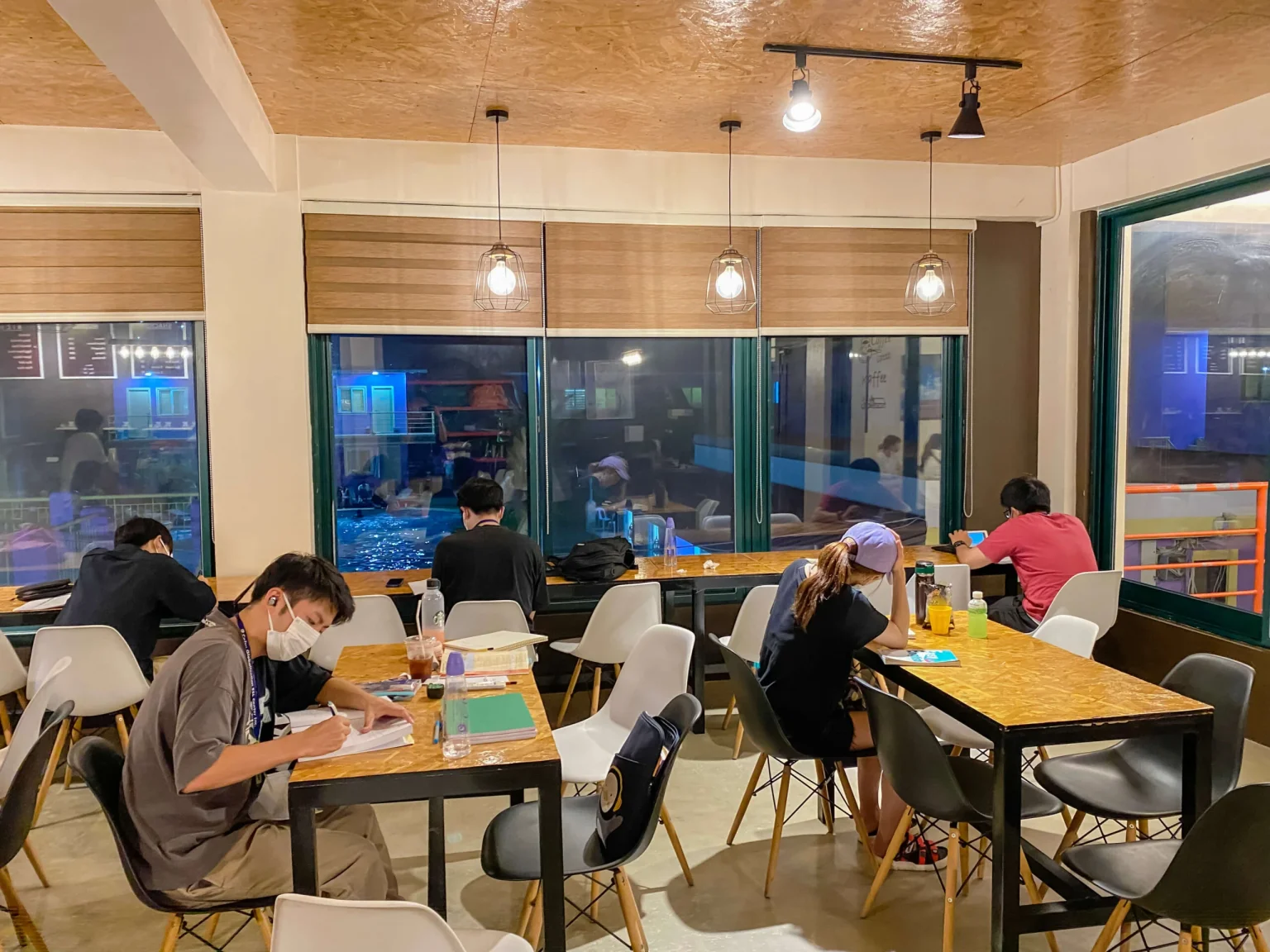 CG Academyバニラッド校の校内のカフェ