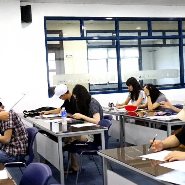 CPIの自習する学生たち